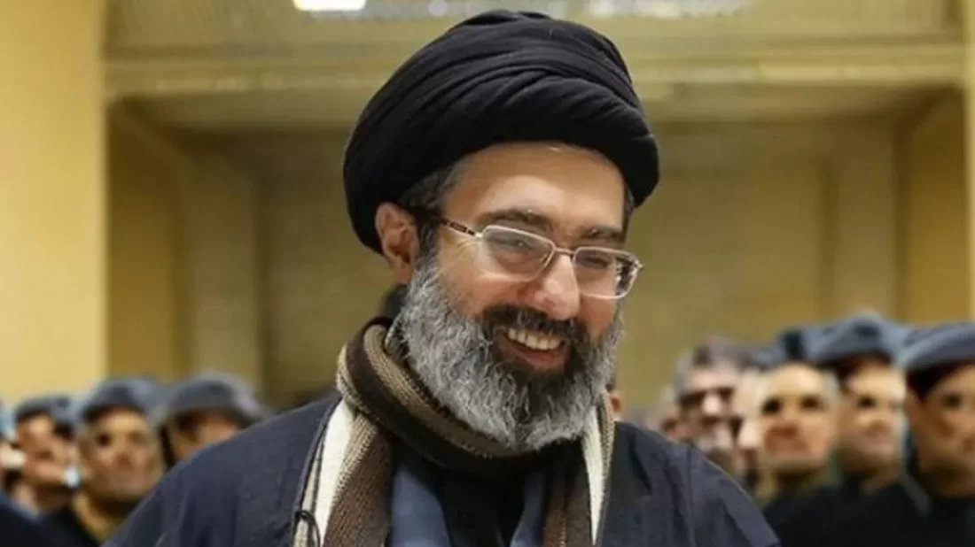 পর্দার আড়ালে মোজতবা খামেনি: চিরকুটের নির্দেশনায় চলছে ইরান